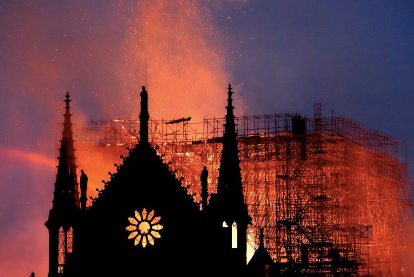 Incendiul de la Catedrala Notre-Dame a fost stins în totalitate