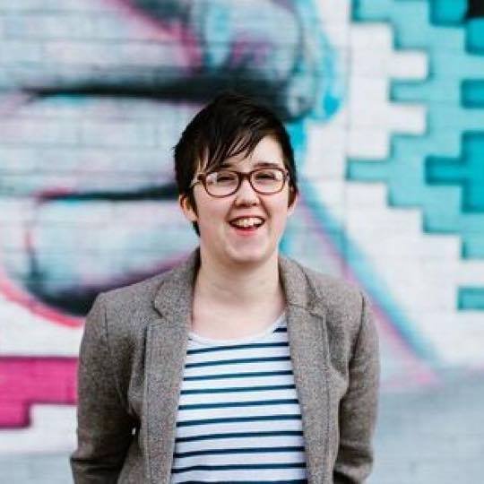 Jurnalista Lyra McKee, în vârstă de 29 de ani, a fost împușcată mortal în Irlanda de Nord în timpul unor proteste