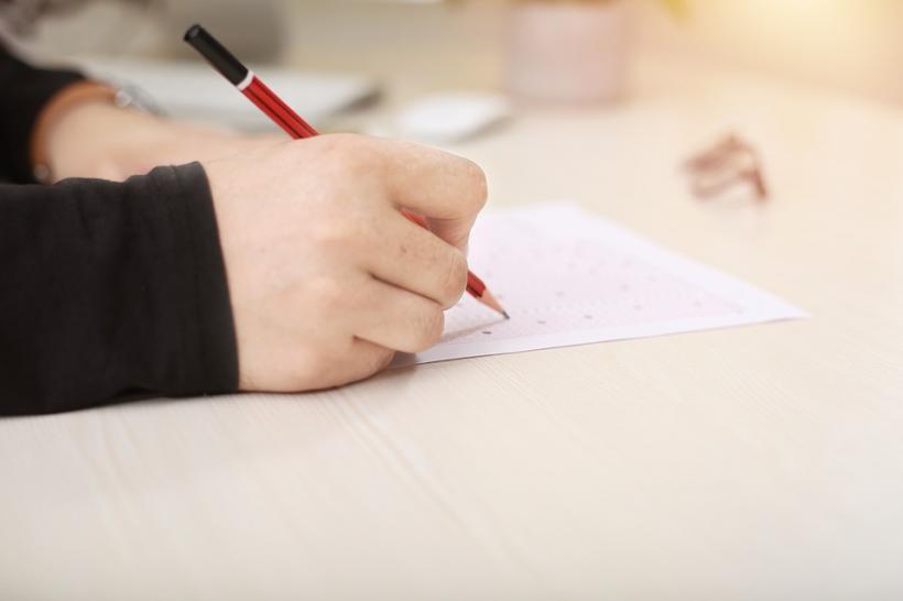 Caz tragic .Peste 20 de elevi s-au sinucis din cauza notelor proaste obținute la examenele de stat. Unul dintre elevi s-a aruncat în fața trenului, iar un altul și-a dat foc