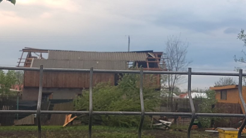Tornada devastatoare a lăsat numeroase case fără acoperiș în județul Călărași
