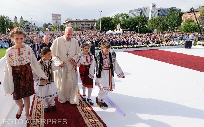 Papa Francisc, la Iași, în fața a peste 150.000 de oameni: Atunci când nu se vor mai iubi oamenii deloc, cu adevărat, va fi sfârşitul lumii