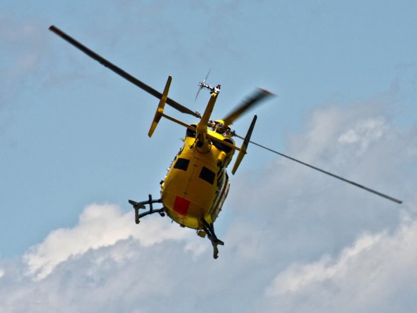 Dezastru în SUA! Un elicopter s-a prăbușit peste un imobil, pilotul a murit 127