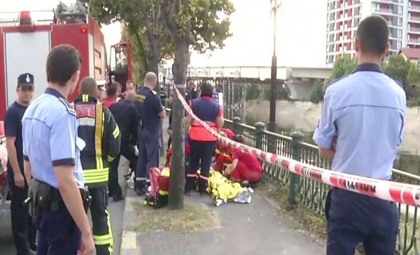 Tragedie în Capitală în această dimineață. Un tânăr a murit înecat în Dâmboviţa, după ce a sărit în ajutorul unui băiat de 16 ani care căzuse în apă