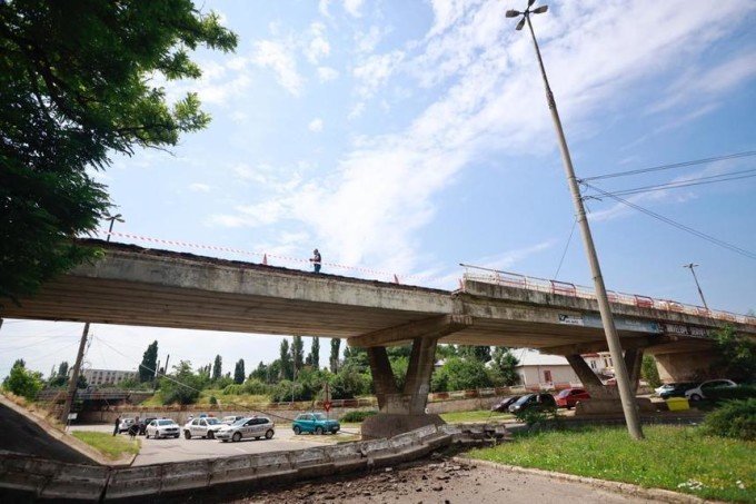 Imagini halucinante. Un pod s-a prăbușit pe șosea în Buzău - VIDEO