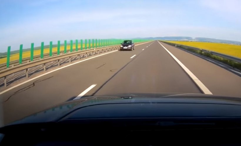 La un pas de dezastru. O șoferiță a fost filmată conducând pe contrasens, pe A3. „Sper că nu a ucis pe nimeni” - VIDEO