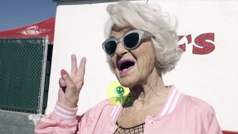 Vedetă pe Instagram, la 90 de ani. Cum arată bunicuţa favorită a internetului - VIDEO
