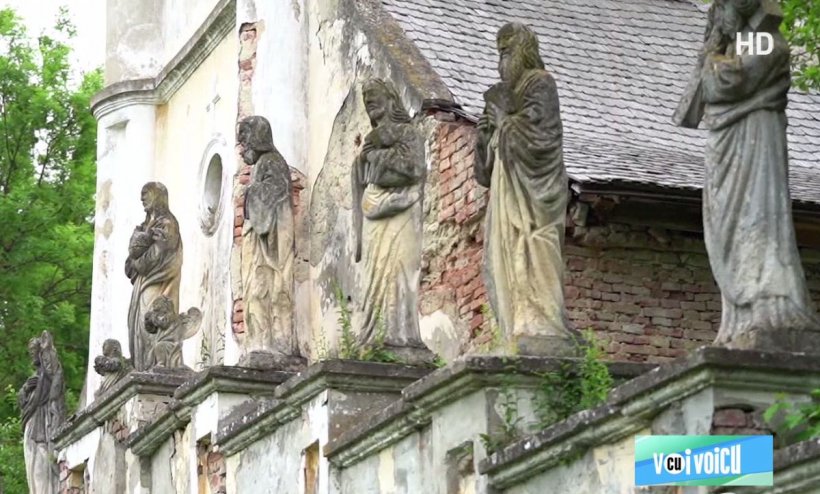 Legenda unei biserici din România, unică în lume. Este jumătate catolică, jumătate ortodoxă