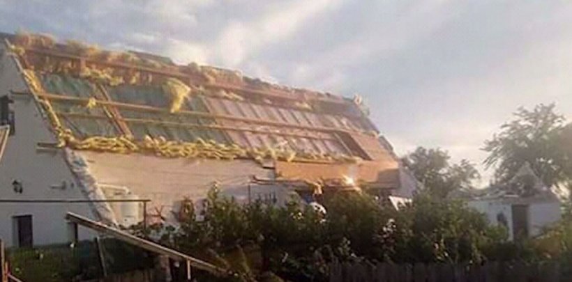 Imaginile cumplite. Case distruse de o tornadă puternică în Iaşi 16