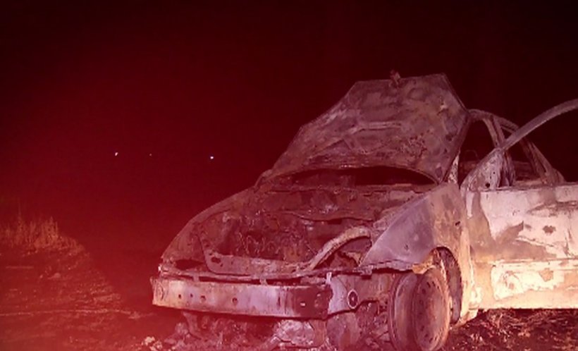 Un tânăr și-a dat foc în propria mașină din cauza tatălui. „M-a distrus mental! Îmi cer scuze mamă. Nu pot să mai rezist! Îmi pare rău!” - VIDEO șocant