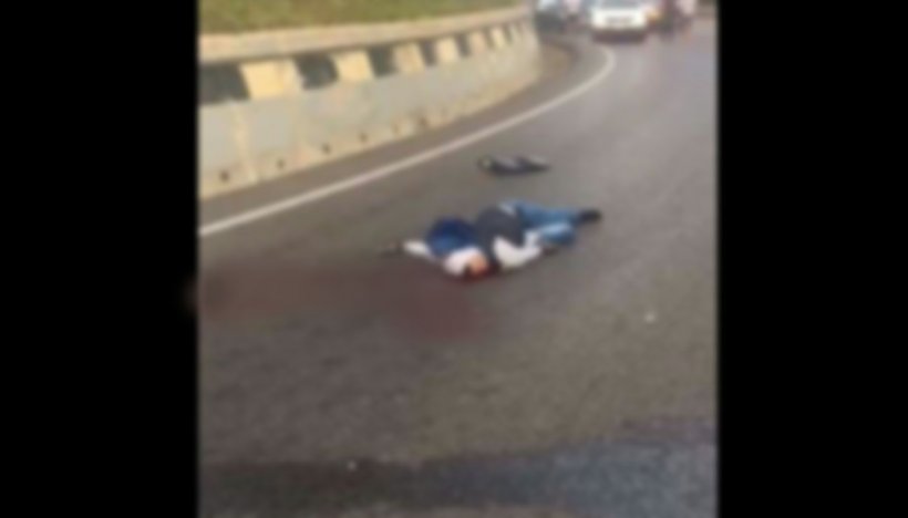 Accident îngrozitor în Pasul Tihuța! Un motociclist a intrat într-un microbuz și a murit