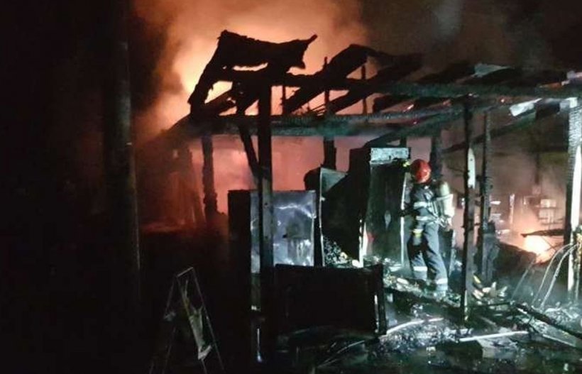 Incendiu puternic la Grădina Zoologică din Sibiu. Zeci de pompieri au intervenit pentru stingerea flăcărilor