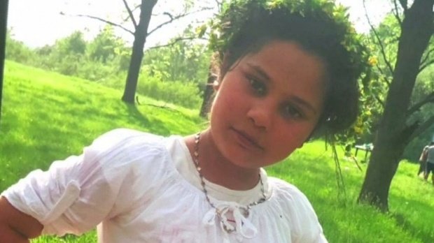 Imagini dramatice în Dâmbovița! Adriana, fetița de 11 ani ucisă de cetățeanul olandez, condusă pe ultimul drum 