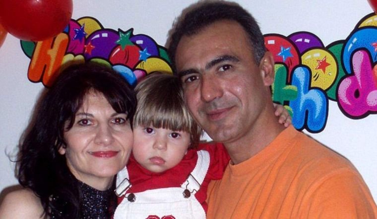 Doi părinți din Constanța găsiți morți lângă copilul lor răpus de cancer! În urma lor a rămas doar un bilet cutremurător de adio 