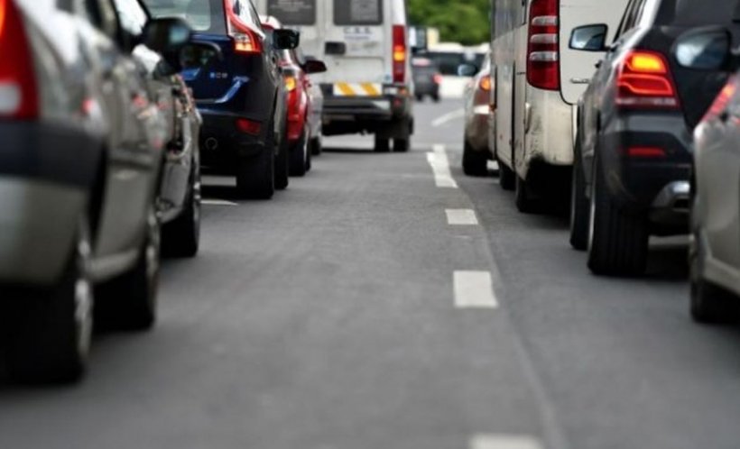 Proiect Primăria Capitalei: Toate maşinile cu normă de poluare sub Euro 5 vor plăti vigneta de acces şi circulaţie în Bucureşti