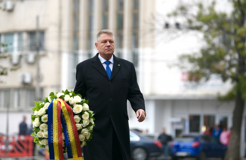 Președintele Klaus Iohannis a depus o coroană de flori și a aprins o candelă la Clubul Colectiv