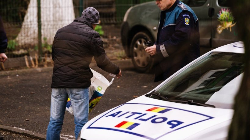Paznic amendat de un polițist din Iași pentru că a ţipat prea tare când au venit hoții