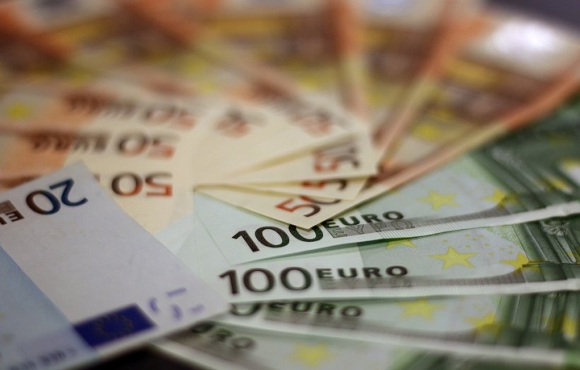 Alertă! Euro, un nou record! Atac la moneda națională?