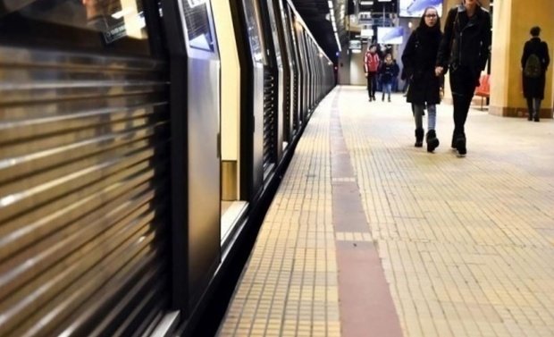 Incident șocant la metrou la Piața Unirii! Un tânăr a încercat să-și ia viața din cauza unei fete. ”Nu pot să trăiesc fără ea"