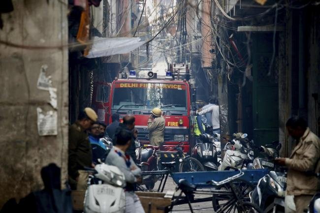 Incendiu devastator la o fabrică din India. Sunt peste 40 de morți! Imagini apocaliptice!