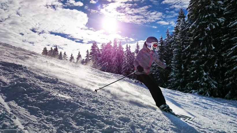 Veste bună pentru cei care sunt la munte. Începe sezonul de schi în Poiana Brașov