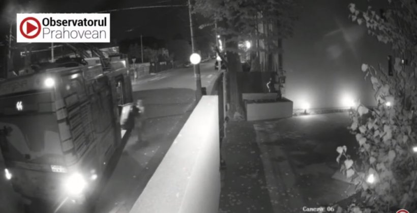 Au furat o pubelă de gunoi cu troleibuzul - VIDEO