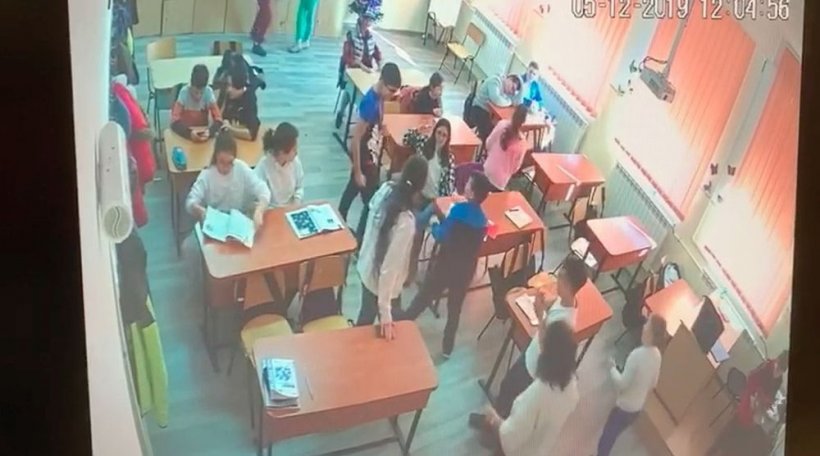 Primul caz de bullying din România, trimis în judecată. Familia elevului agresor şi şcoala riscă să plătească daune de 15.000 euro