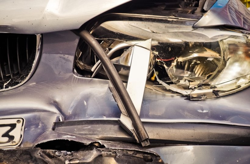 Cum arată o mașină după un accident la 150 km/h. Șoferul a adormit la volan - FOTO