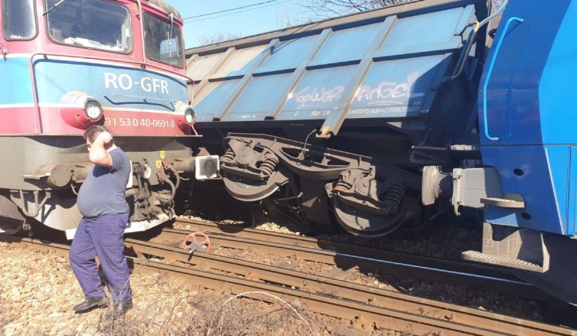 Accident feroviar în staţia CFR Balota din Mehedinţi. Două trenuri s-au lovit, iar mai multe vagoane au deraiat