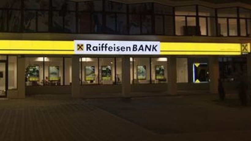 Raiffeisen a anunțat că problemele cu bancomatele și cardurile de debit s-au rezolvat