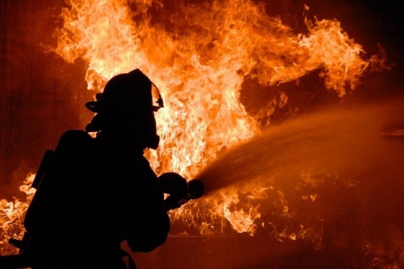 Incendiu de proporții la o fabrică din Dâmbovița