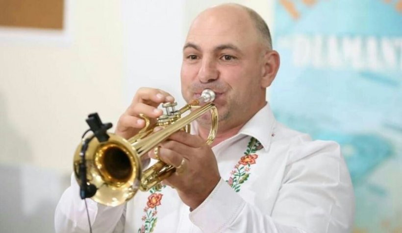 Un cântăreţ de muzică populară din Suceava, bolnav de coronavirus, face acuzaţii de pe patul de spital