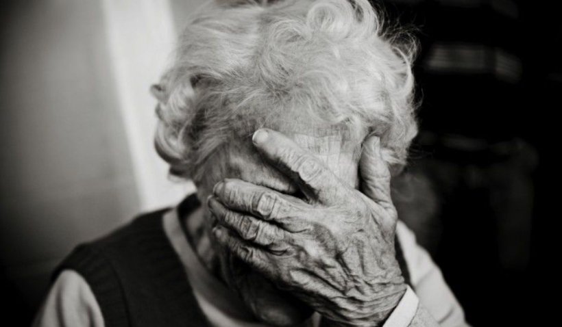 Bătrână din Brașov, izolată în casă: 'Vă rog, îmi este foame! Vă dau banii când iau pensia'