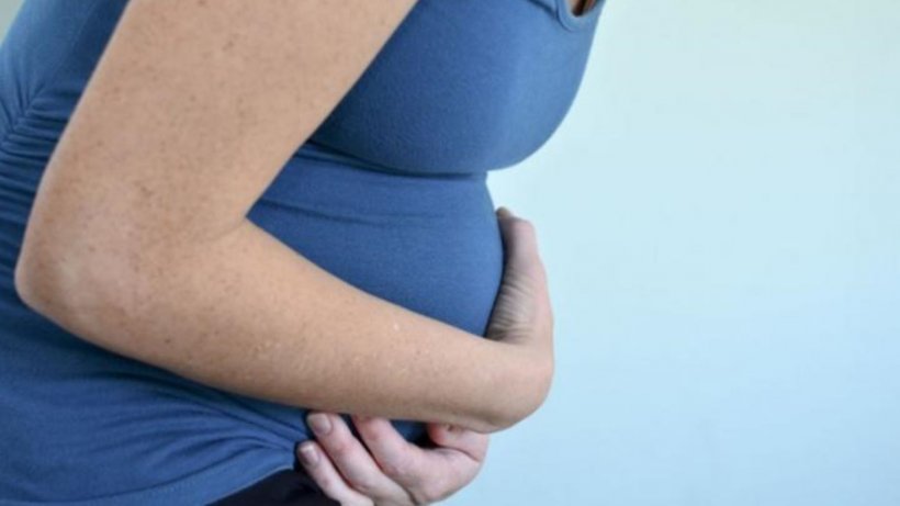 Anchetă: O gravidă cu febră, suspectă de COVID-19 a fost refuzată de medicii de la spitalul din Bârlad de frica virusului