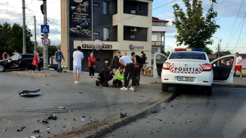 O polițistă din Galați, aflată în misiune, a rămas fără permis în urma unui accident
