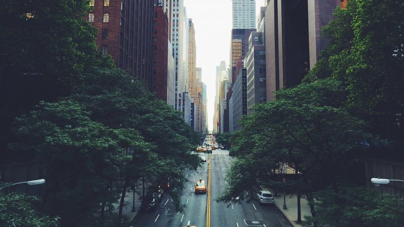 Străzile din Manhattan au prins din nou viață și s-au umplut de mașini de lux 
