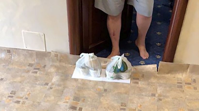 O familie din Vaslui, nemulțumită de condițiile din carantină: „Camera arată bine, dar nu se respectă normele de igienă” 