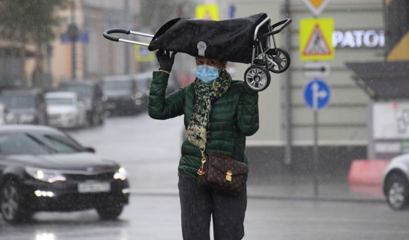 România, lovită de un nou val de aer rece. Ploi și vijelii în toată țara 