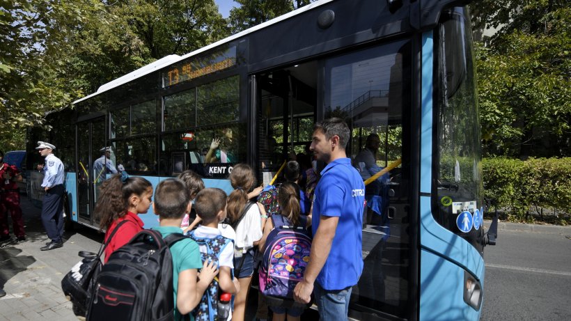 Elevii din România vor avea transport gratuit