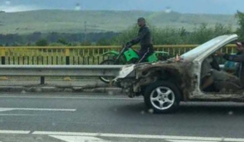 Șofer prins în Cluj în timp ce conducea o mașină fără plafon, portiere și aripi