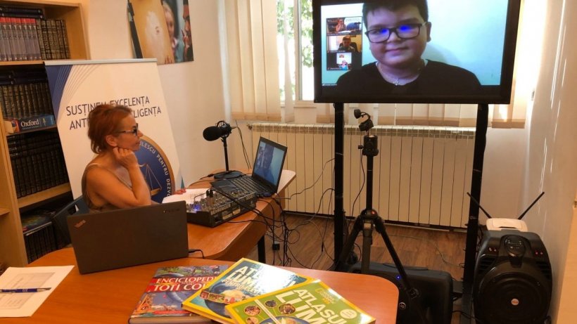 Peste 1.500 de copii au început cursurile la şcoala Fundaţiei Dan Voiculescu pentru Dezvoltarea României