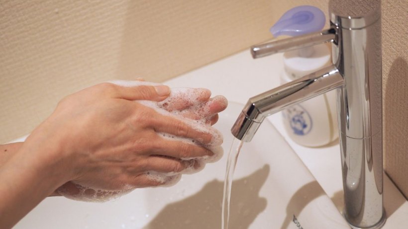 Cum ai grijă de pielea afectată de săpun și dezinfectant