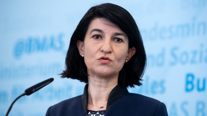 Ministrul Muncii, Violeta Alexandru, confirmă concedierile în rândul bugetarilor. Cine sunt vizați 