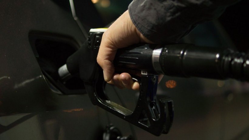 Carburanţii se scumpesc înainte de sărbătorile de iarnă. Câţi bani vor plăti în plus şoferii