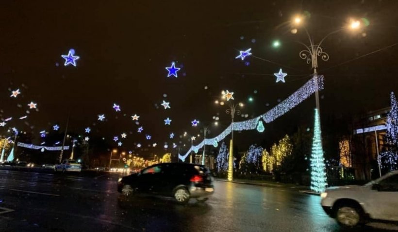 S-au aprins luminițele de Crăciun din București! Locuitorii Capitalei nici nu au știut