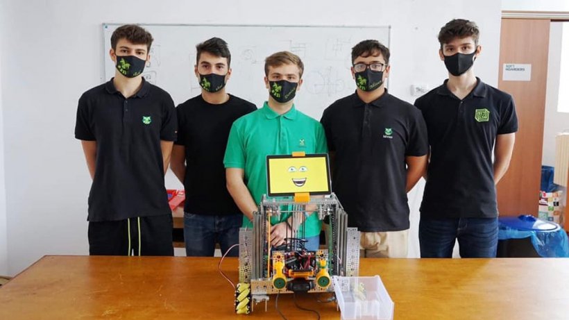 Cinci elevi din România au creat un robot care oferă consultaţii primare pacienților bolnavi de COVID-19