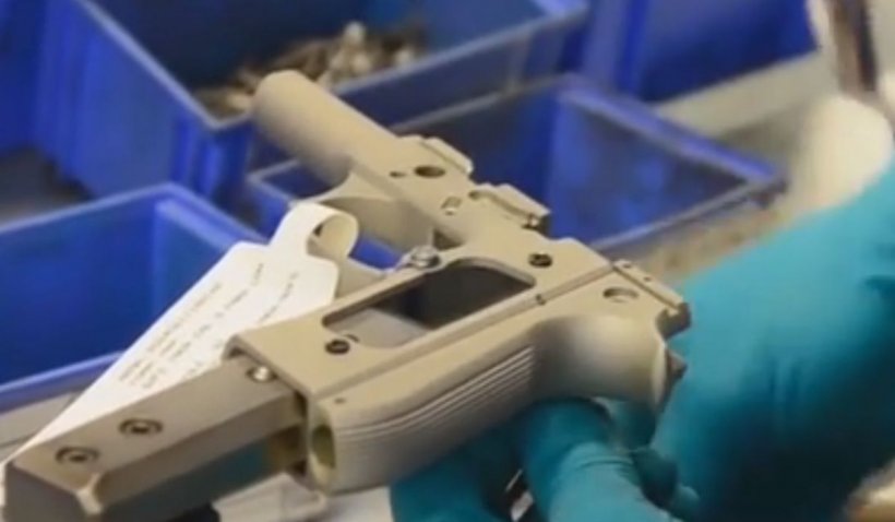Afaceri cu arme în plină pandemie. IGPR a cumpărat pistoale printr-un intermediar căruia i-a băgat în buzunare aproape 3 milioane de euro