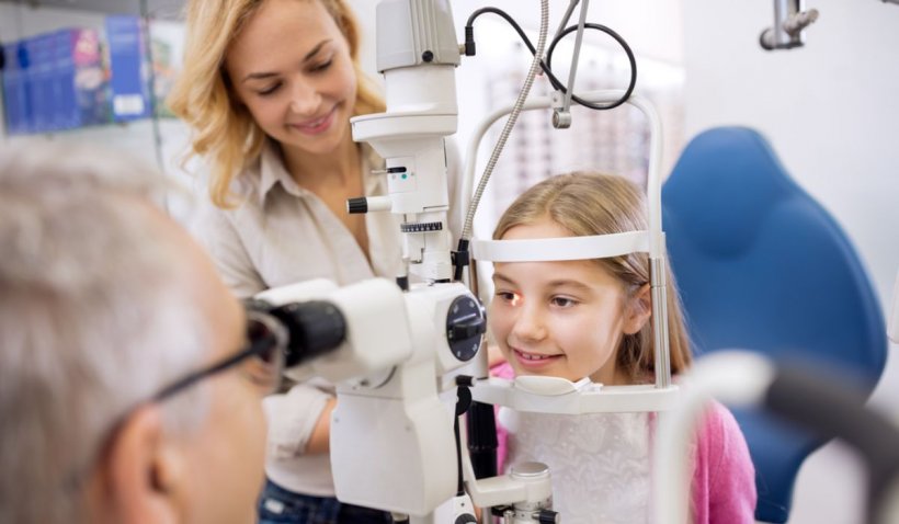 Sănătatea ochilor la copii: 4 sfaturi utile de care ar trebui să țină cont orice părinte