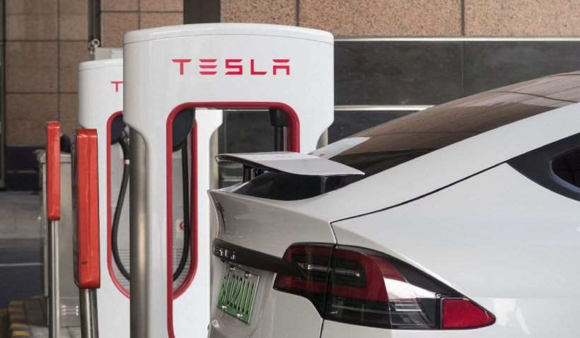 Gigantul Tesla face angajări în Bucureşti. Compania lui Elon Musk îşi deschide centru în capitala României