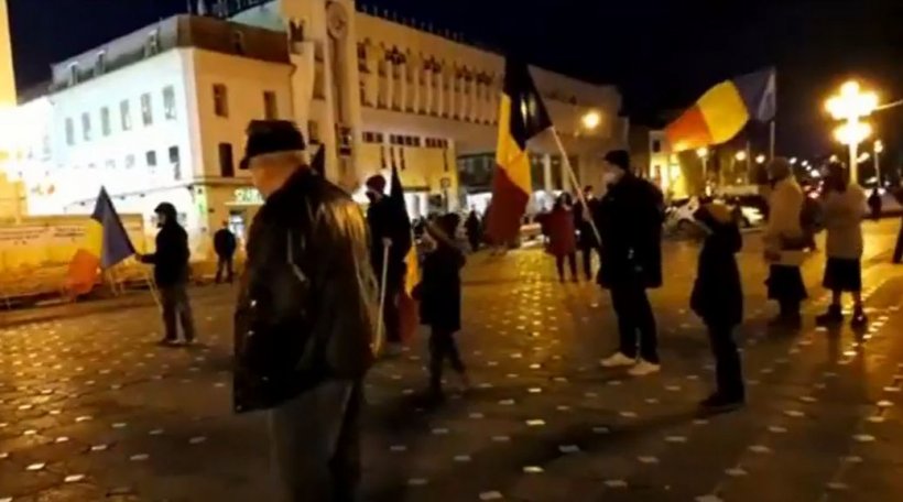 Protest anti-vaccin şi anti-mască la Timişoara: "Ce, suntem cobaii lor? Pe vremea lui Ceauşescu, România nu era colonie"