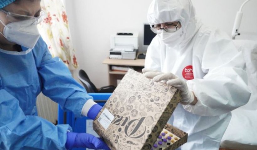 Vaccinul anti-COVID a fost distribuit în spitale în cutii de pizza!